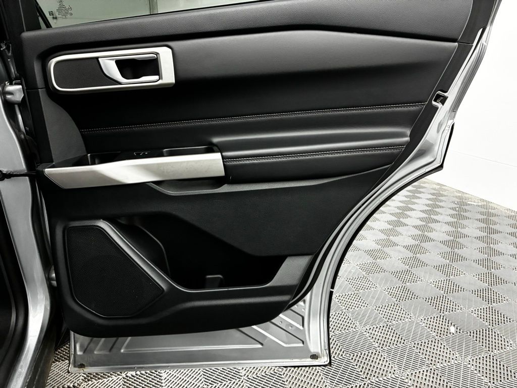 2023 Ford Explorer XLT photo 28