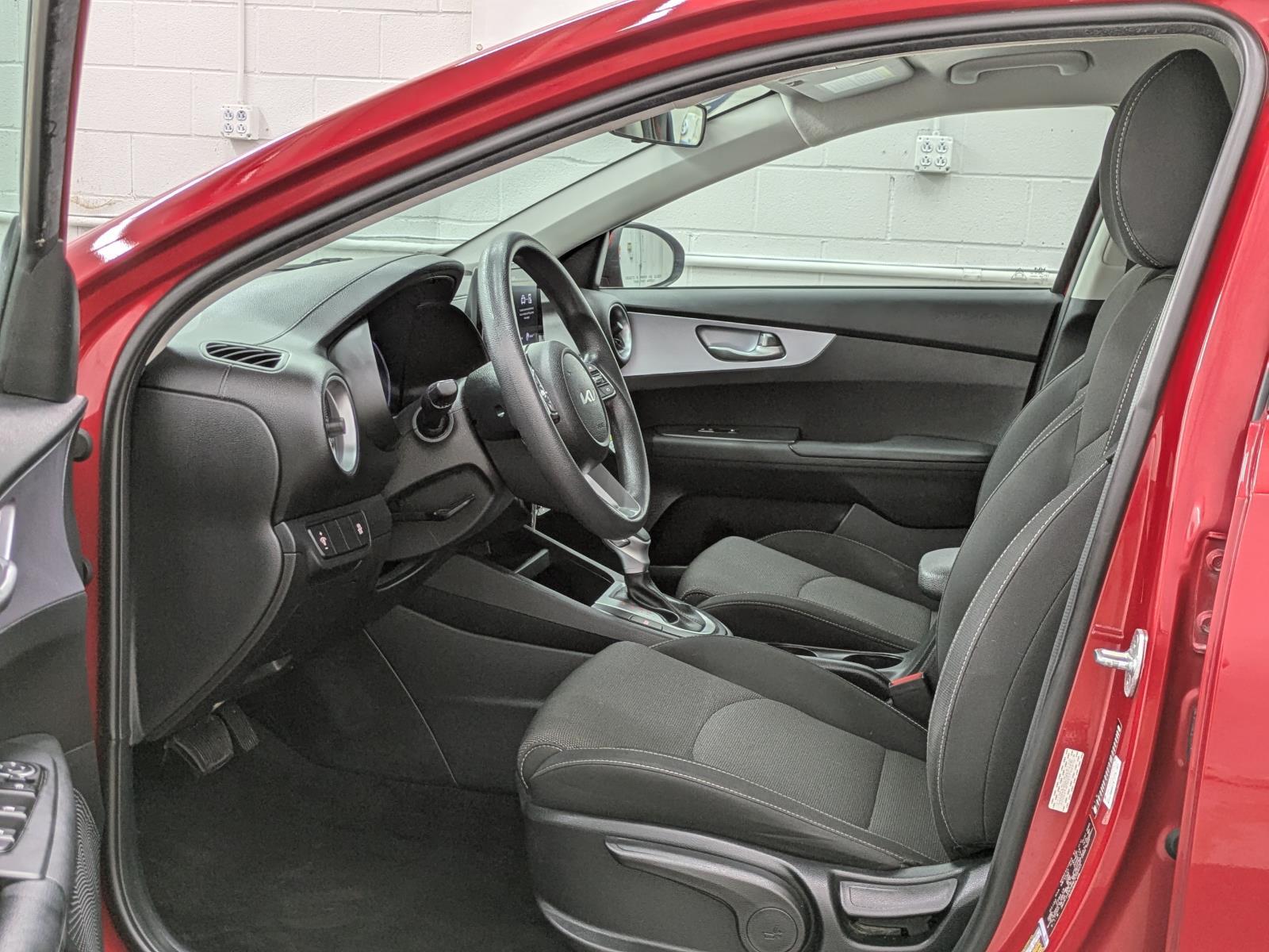2022 Kia Forte LXS photo 3