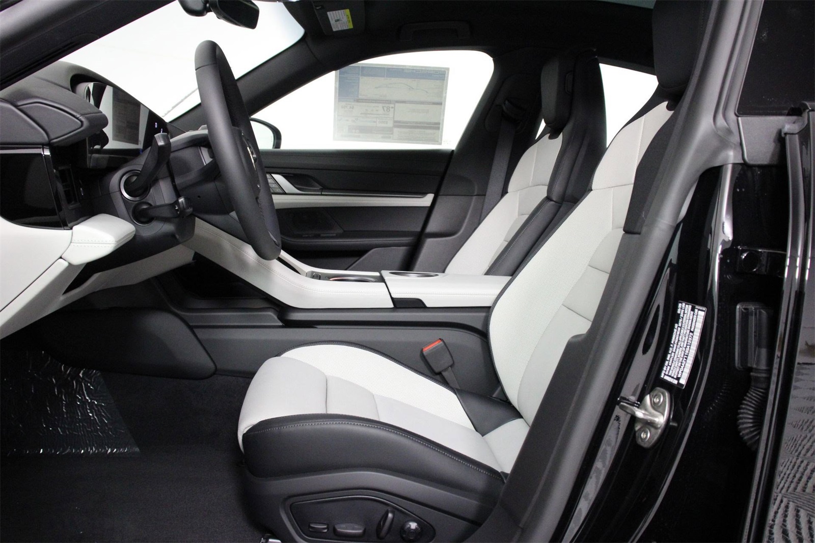 2025 Porsche Taycan photo 5