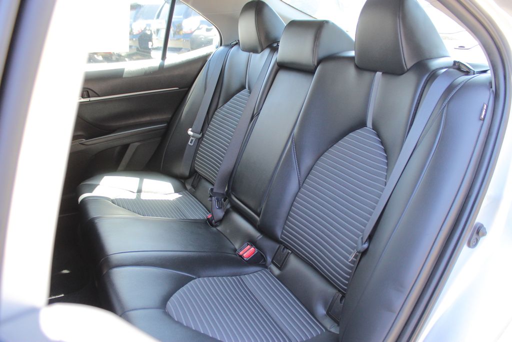 2022 Toyota Camry SE photo 14