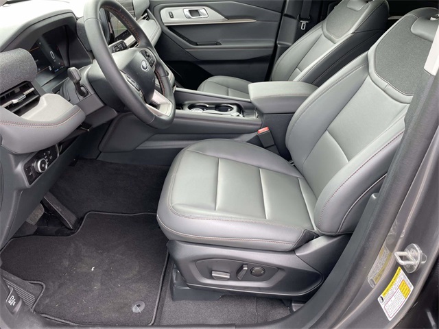 2025 Ford Explorer photo 9