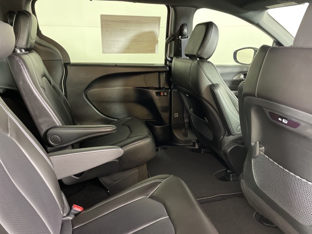 2025 Chrysler Pacifica photo 16