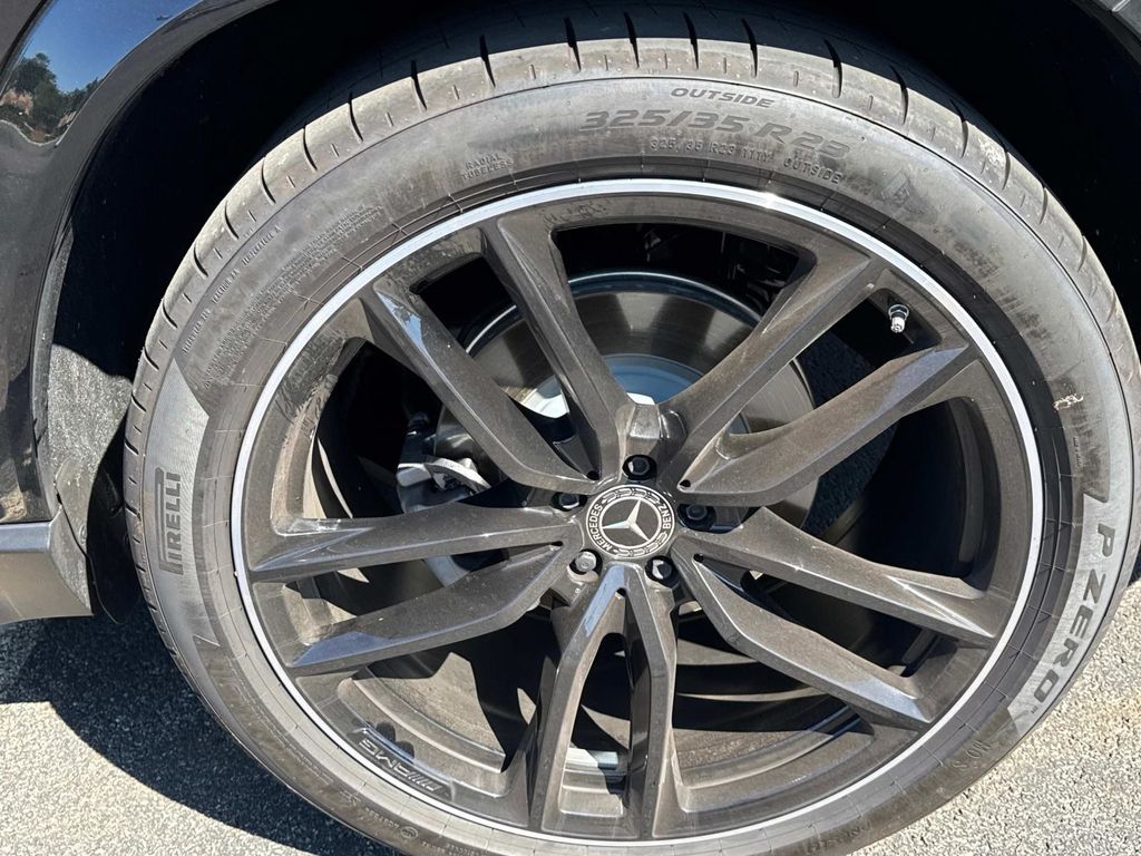 2025 Mercedes Benz GLS 580 4MATIC photo 9