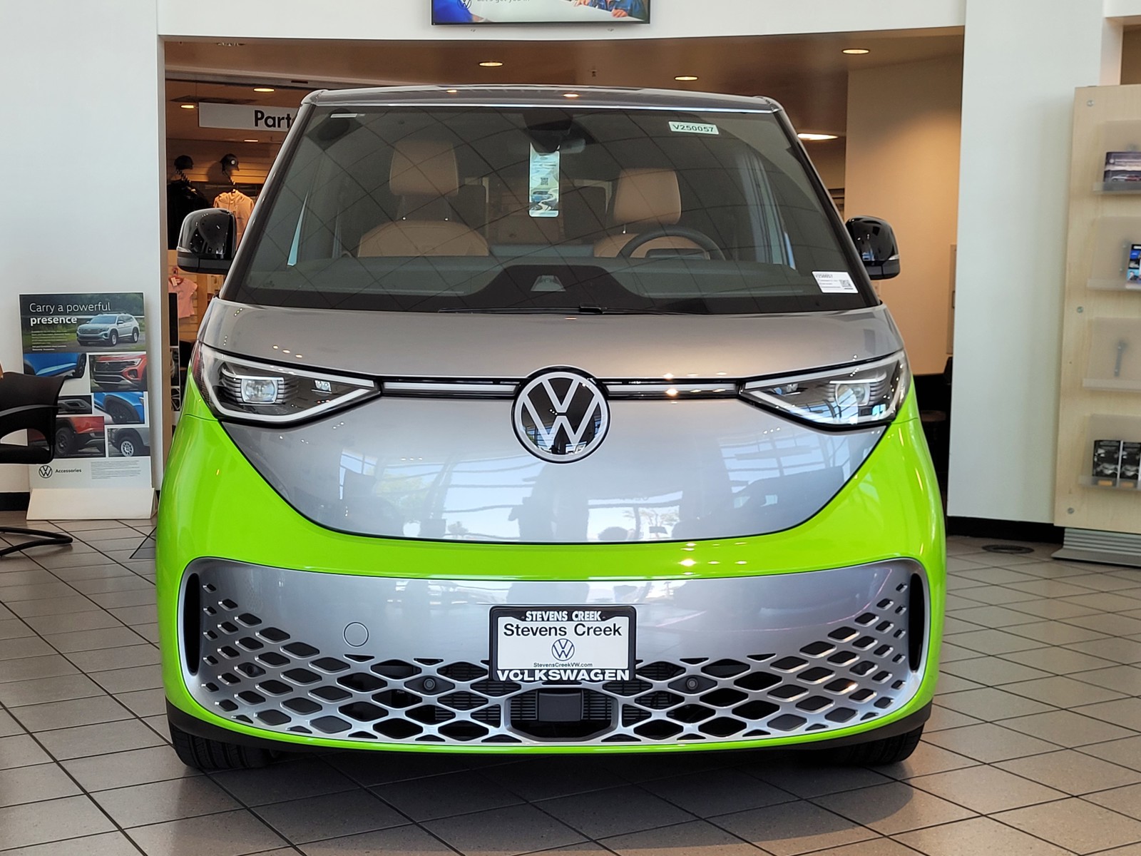 2025 Volkswagen ID. Buzz Pro S photo 2