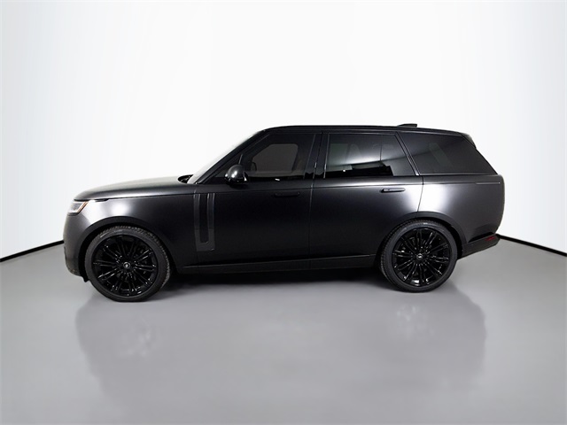 2023 Land Rover Range Rover SE photo 8