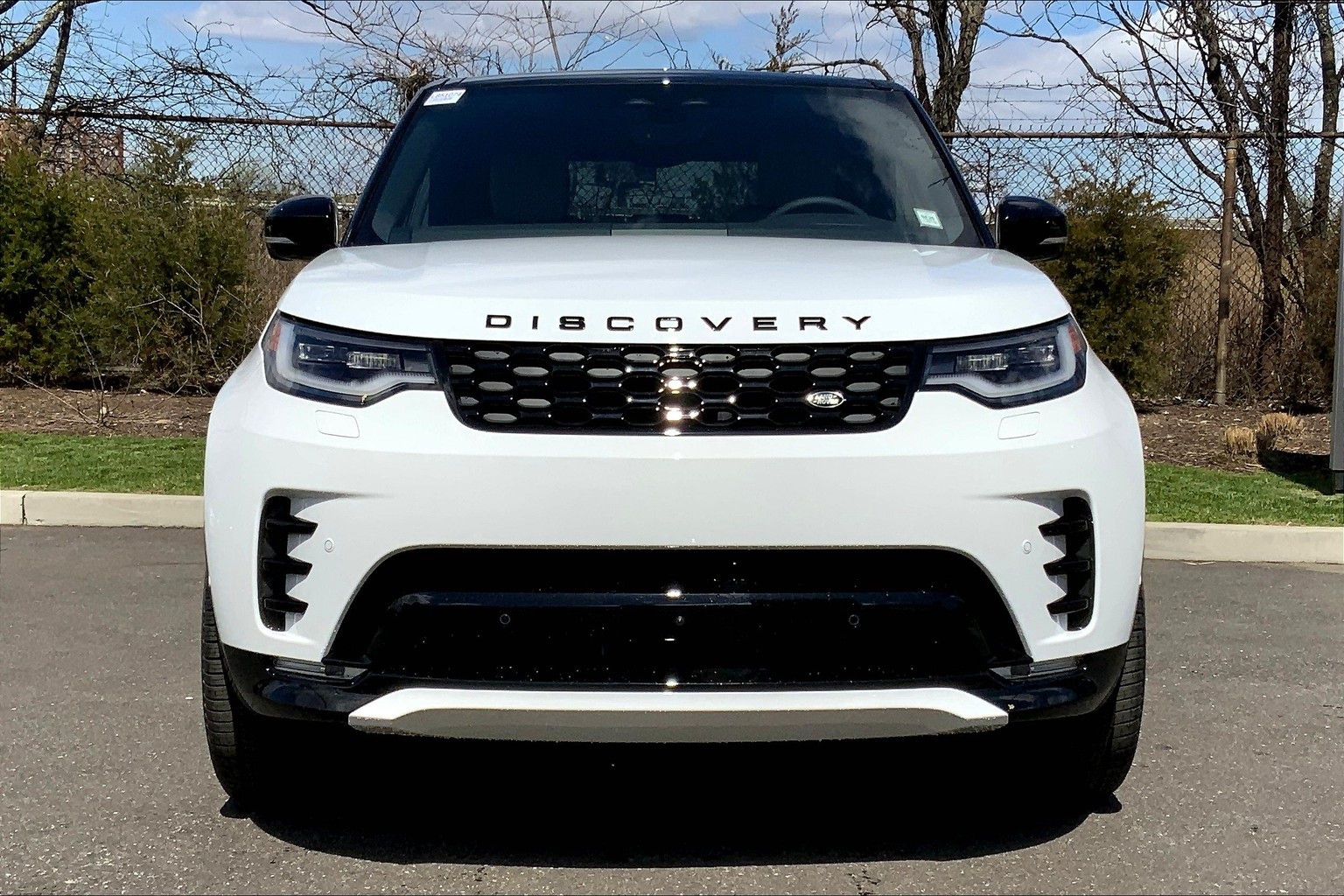 2025 Land Rover Discovery SE photo 2