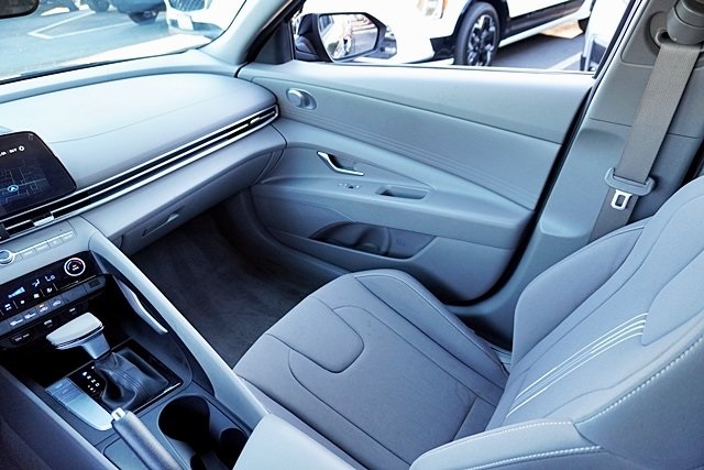 2024 Hyundai Elantra SEL photo 19