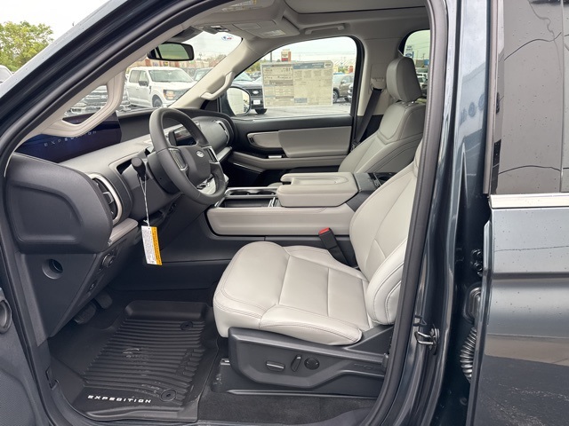 2025 Ford Expedition photo 11