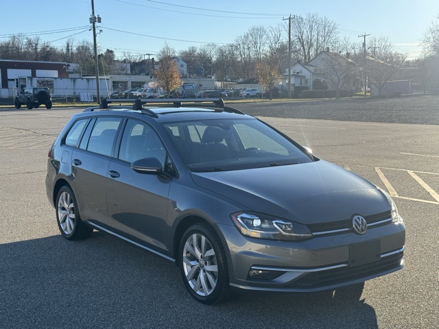 2019 Volkswagen Golf SportWagen photo 3