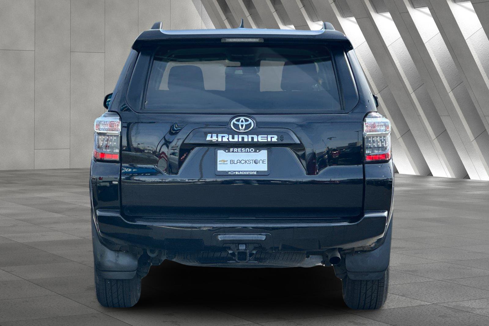 2022 Toyota 4Runner SR5 photo 4