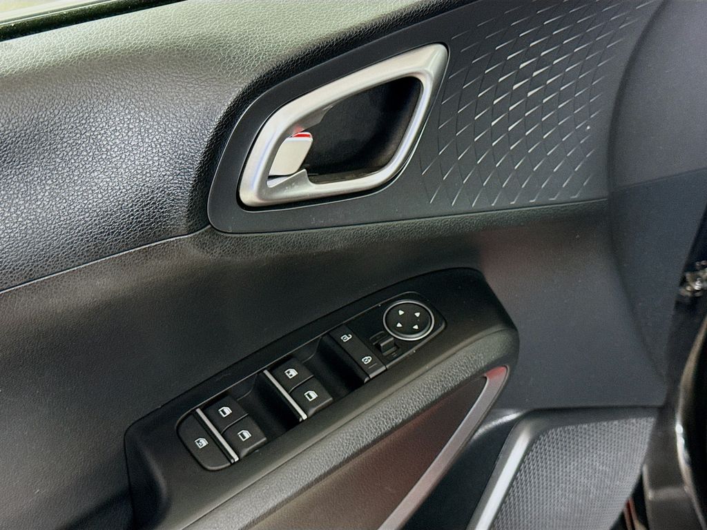 2021 Kia Soul GT-Line photo 16