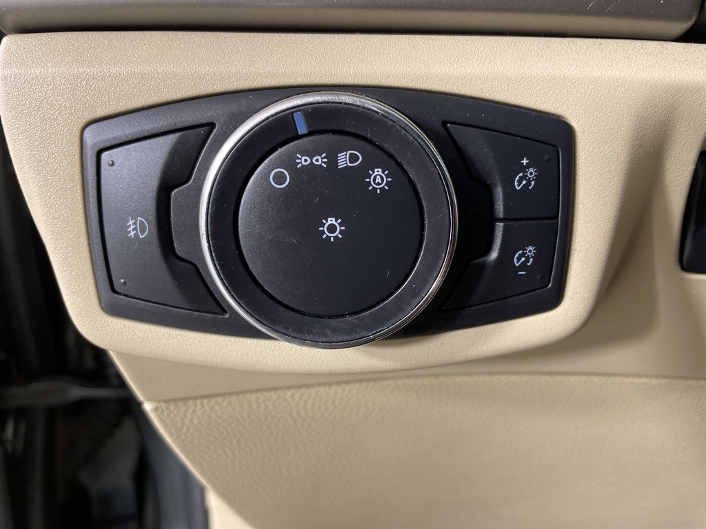 2015 Ford Fusion SE photo 25
