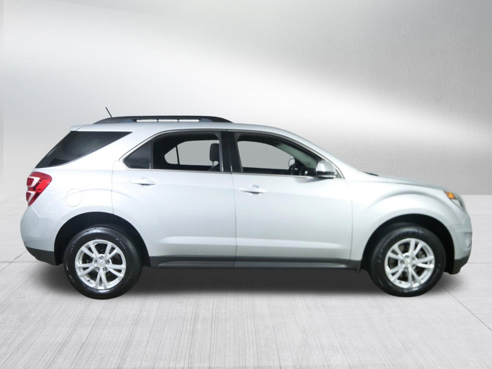 2017 Chevrolet Equinox LT photo 8