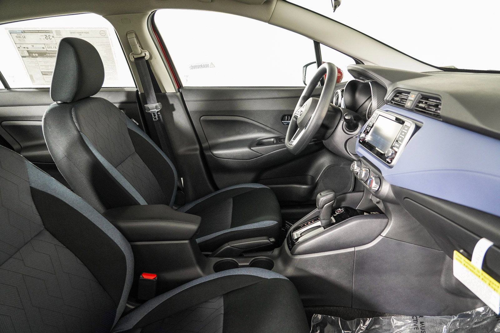 2025 Nissan Versa SV photo 15