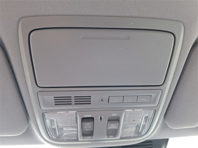 2022 Honda CR-V Touring photo 17