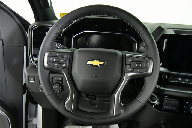 2025 Chevrolet Silverado 3500HD High Country photo 2