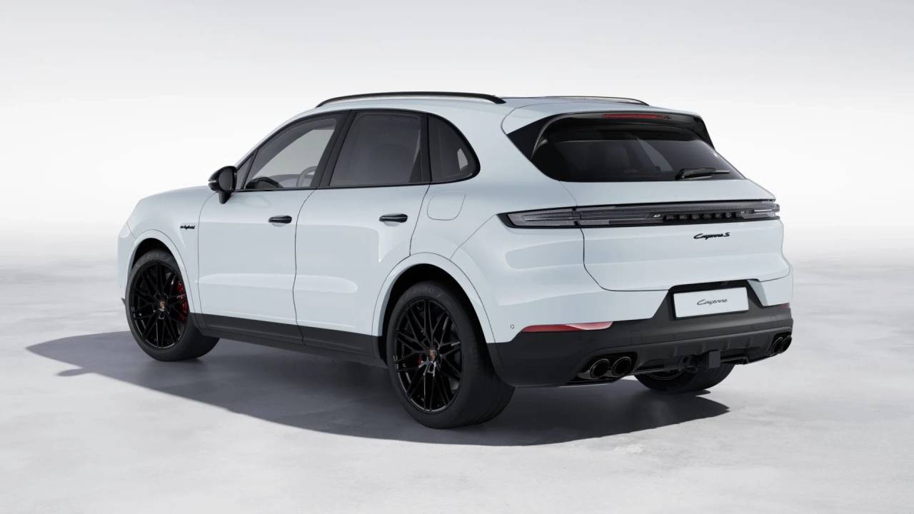 2026 Porsche Cayenne S E-Hybrid photo 2