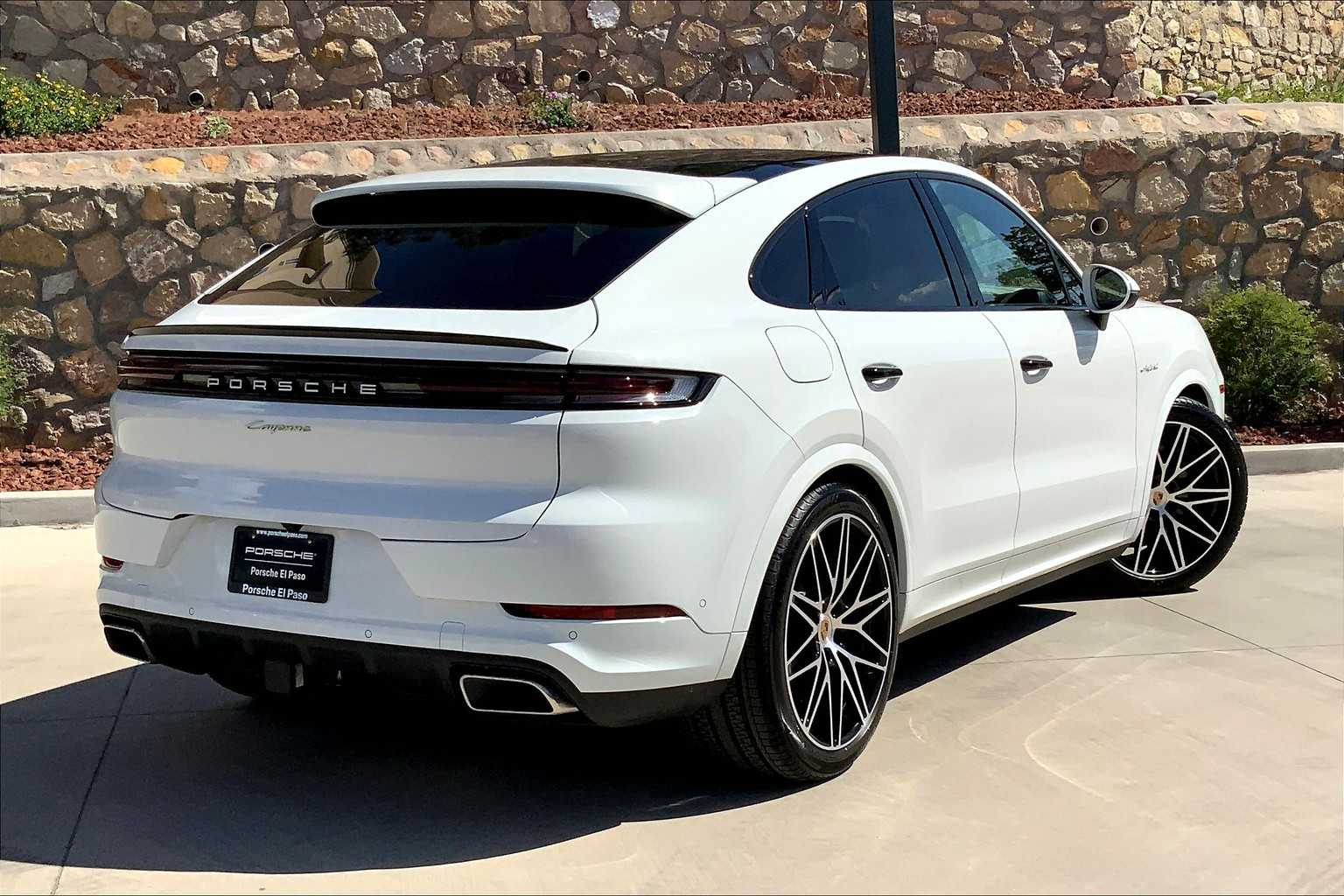 2025 Porsche Cayenne E-Hybrid Coupe photo 7