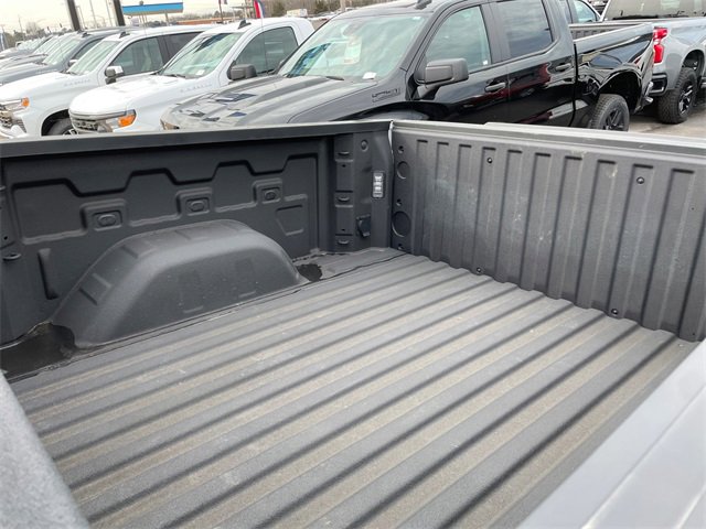 2024 Chevrolet Silverado 1500 LT photo 17