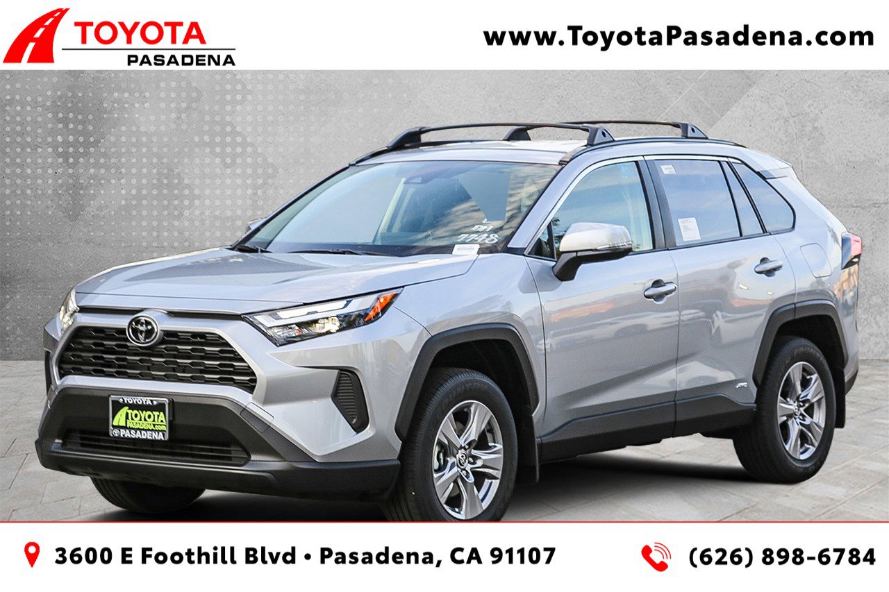 2025 Toyota RAV4 LE's photo