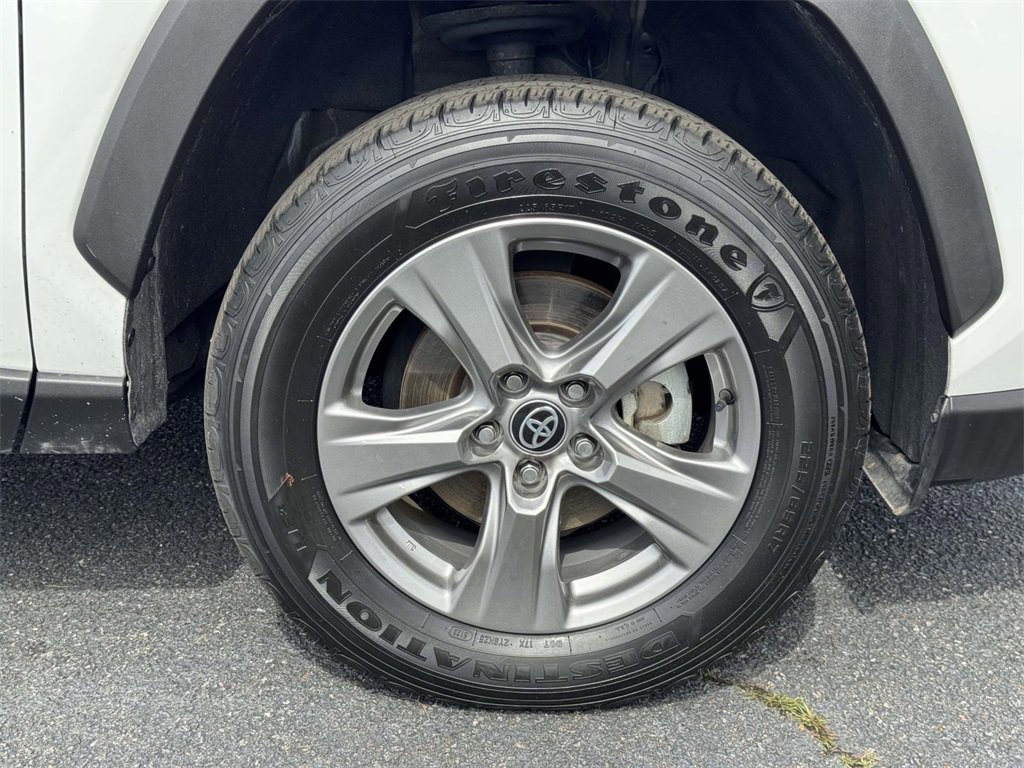 2024 Toyota RAV4 Hybrid XLE photo 22