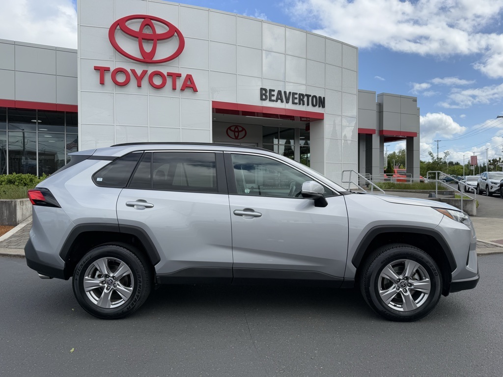 2023 Toyota RAV4 XLE photo 2