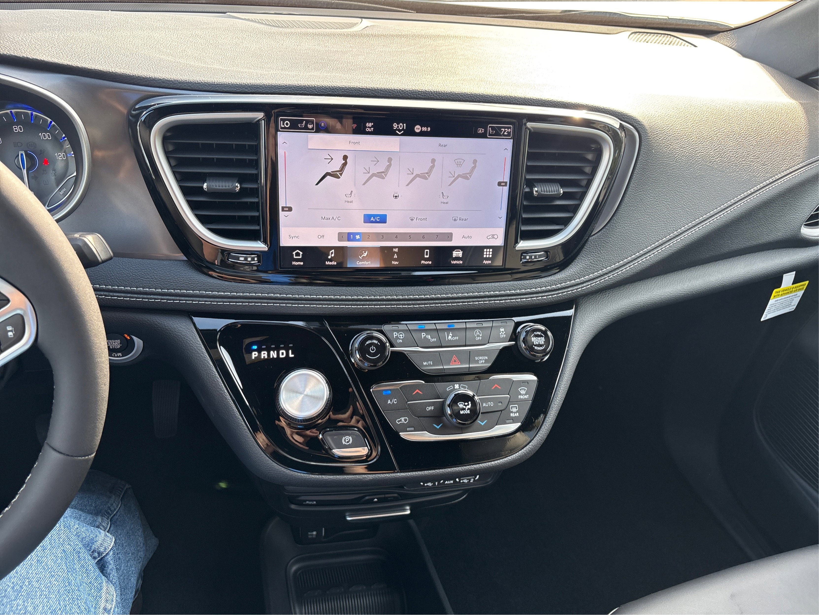 2025 Chrysler Pacifica photo 14