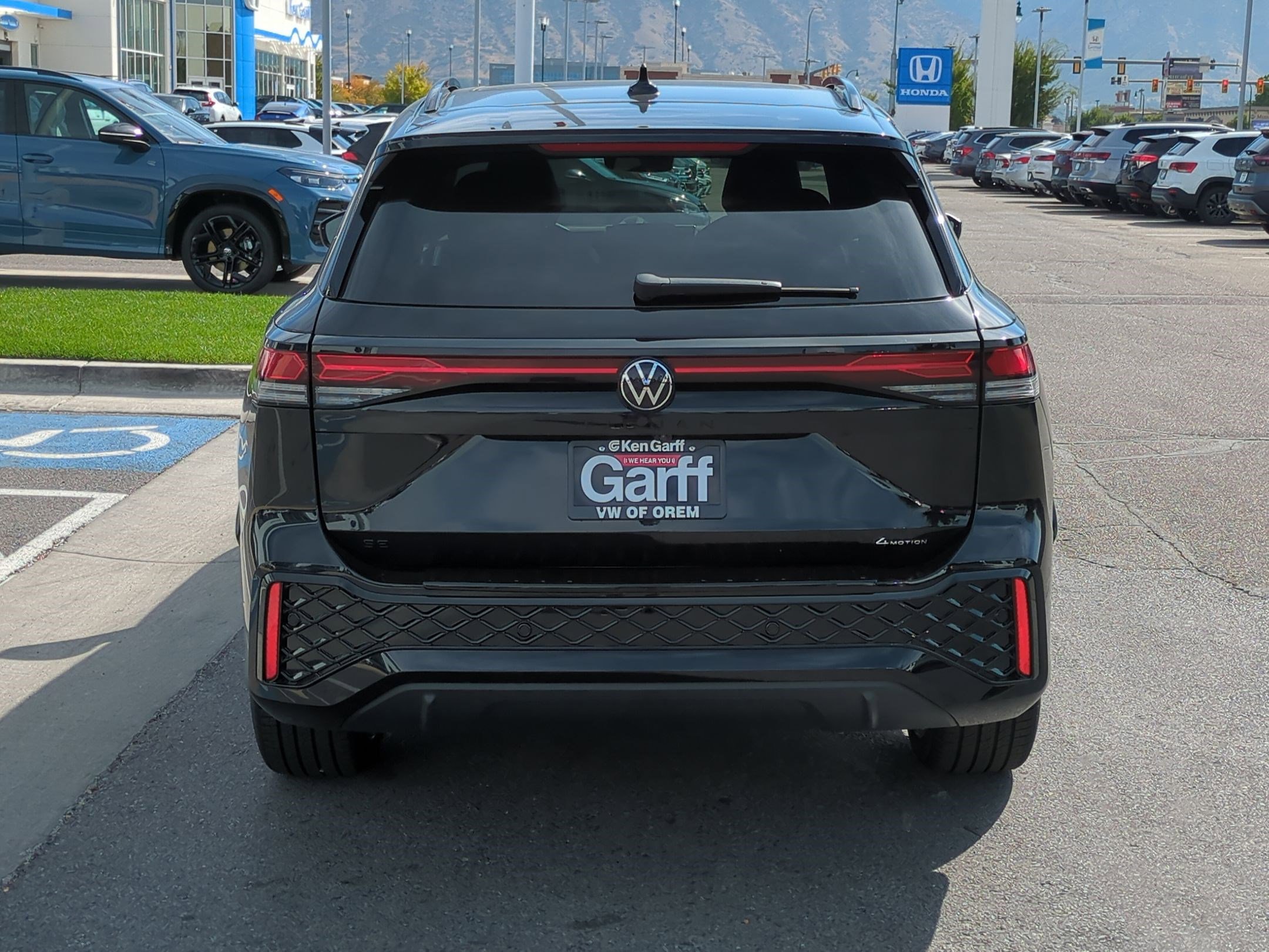 2025 Volkswagen Tiguan SE R-Line Black photo 3