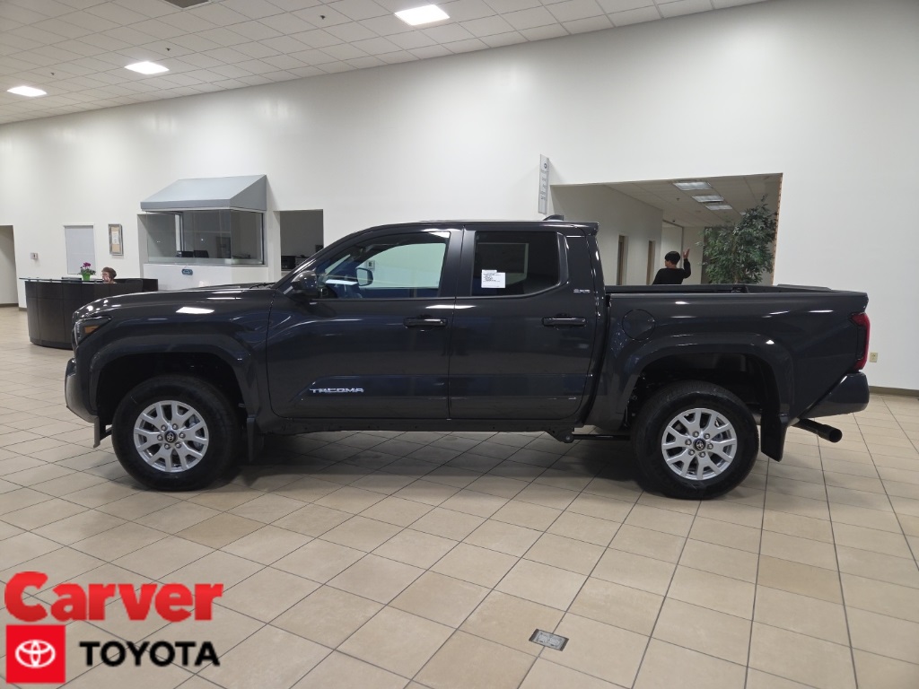 2025 Toyota Tacoma SR5's photo