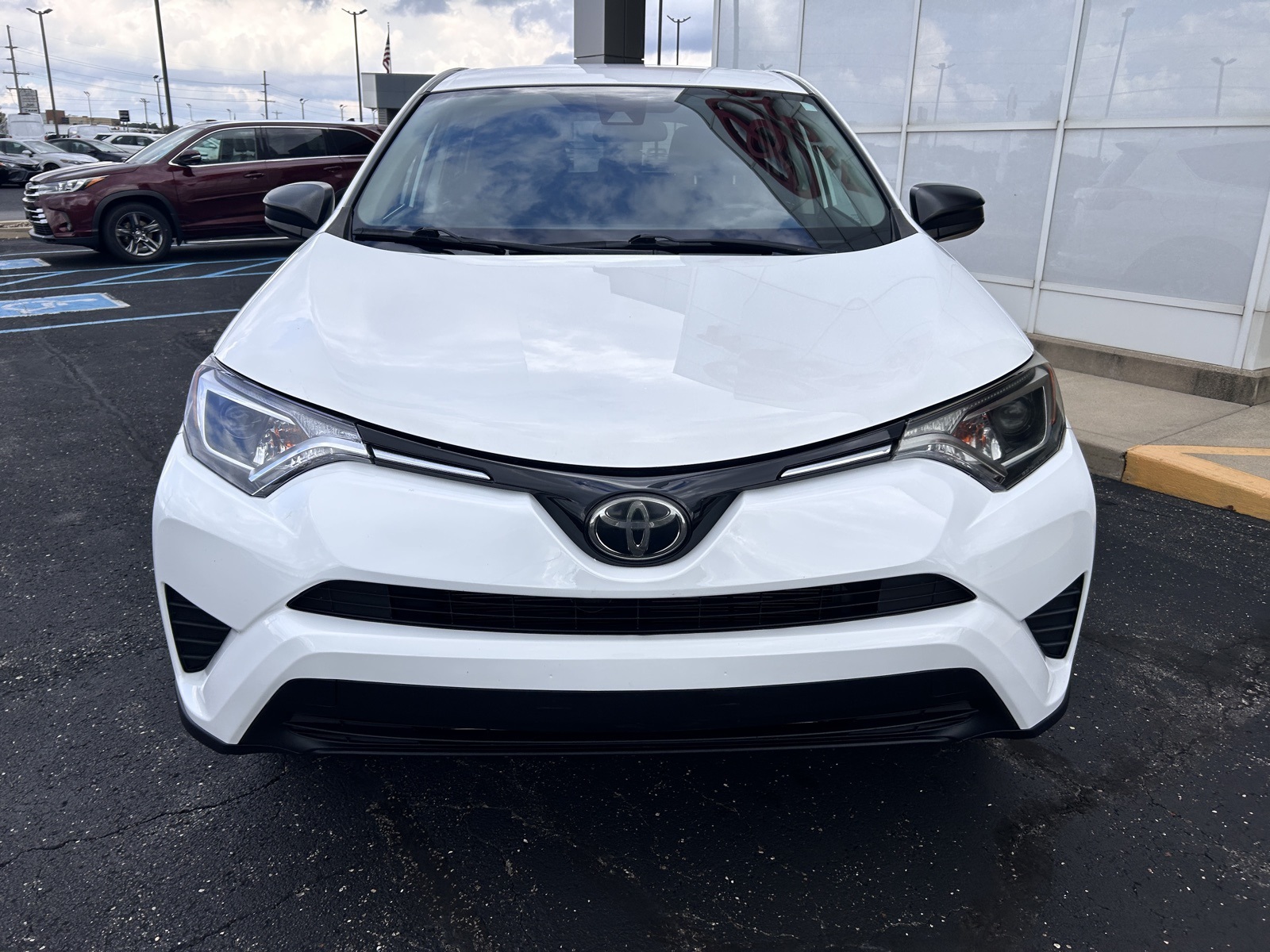 2017 Toyota RAV4 LE photo 3
