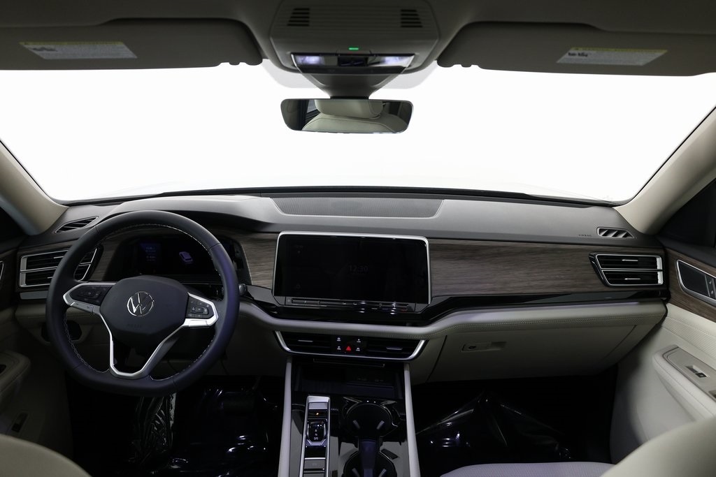 2025 Volkswagen Atlas SEL photo 4