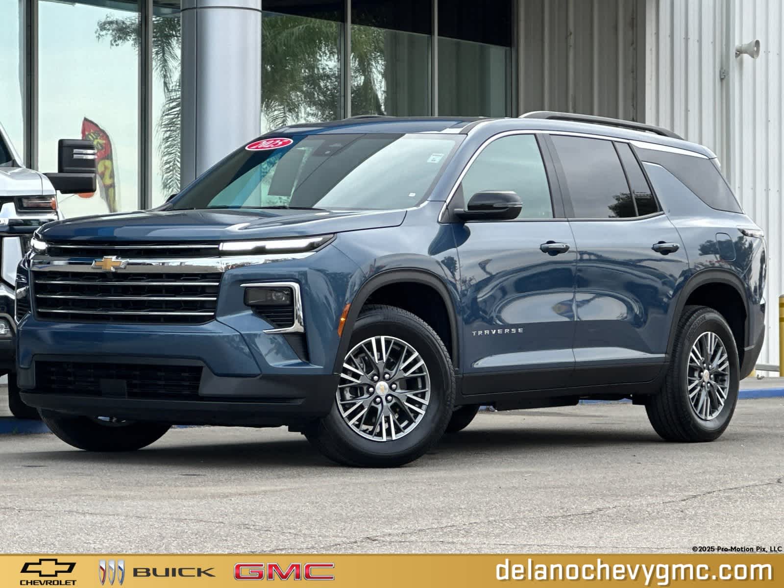 2025 Chevrolet Traverse LT's photo