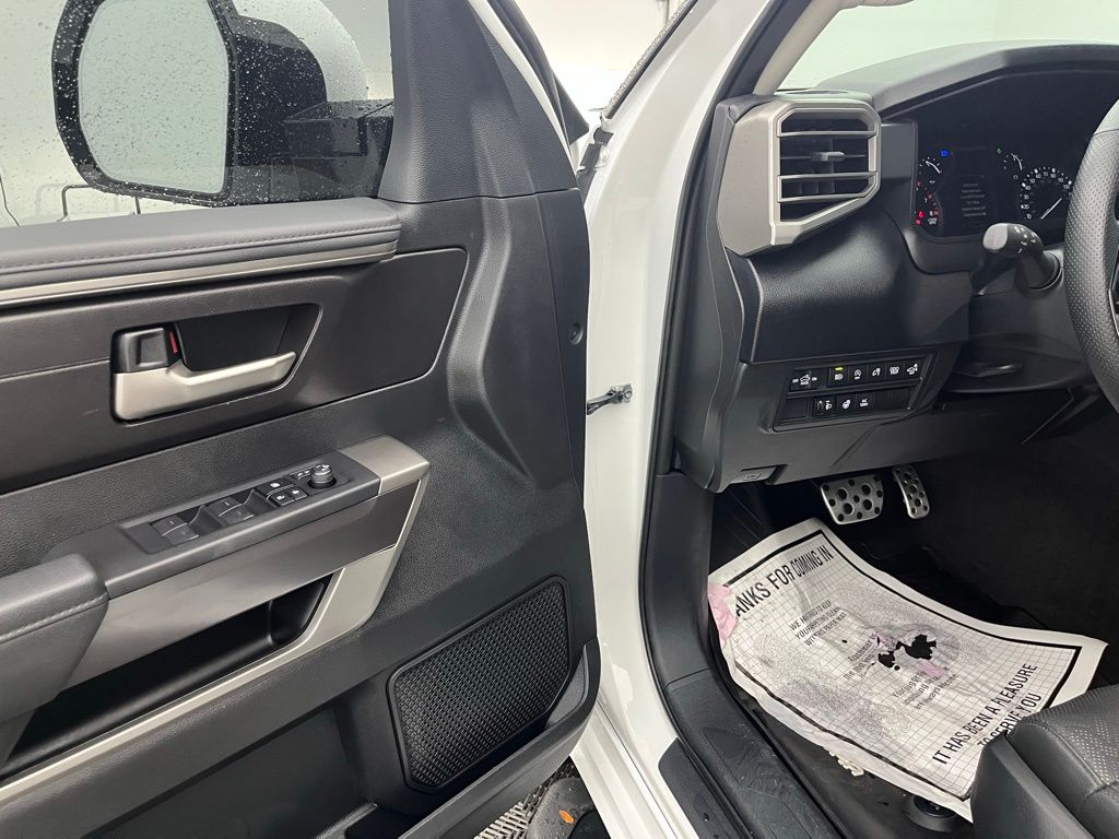2022 Toyota Tundra SR5 photo 17