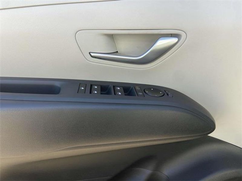 2025 Hyundai Tucson SE photo 10