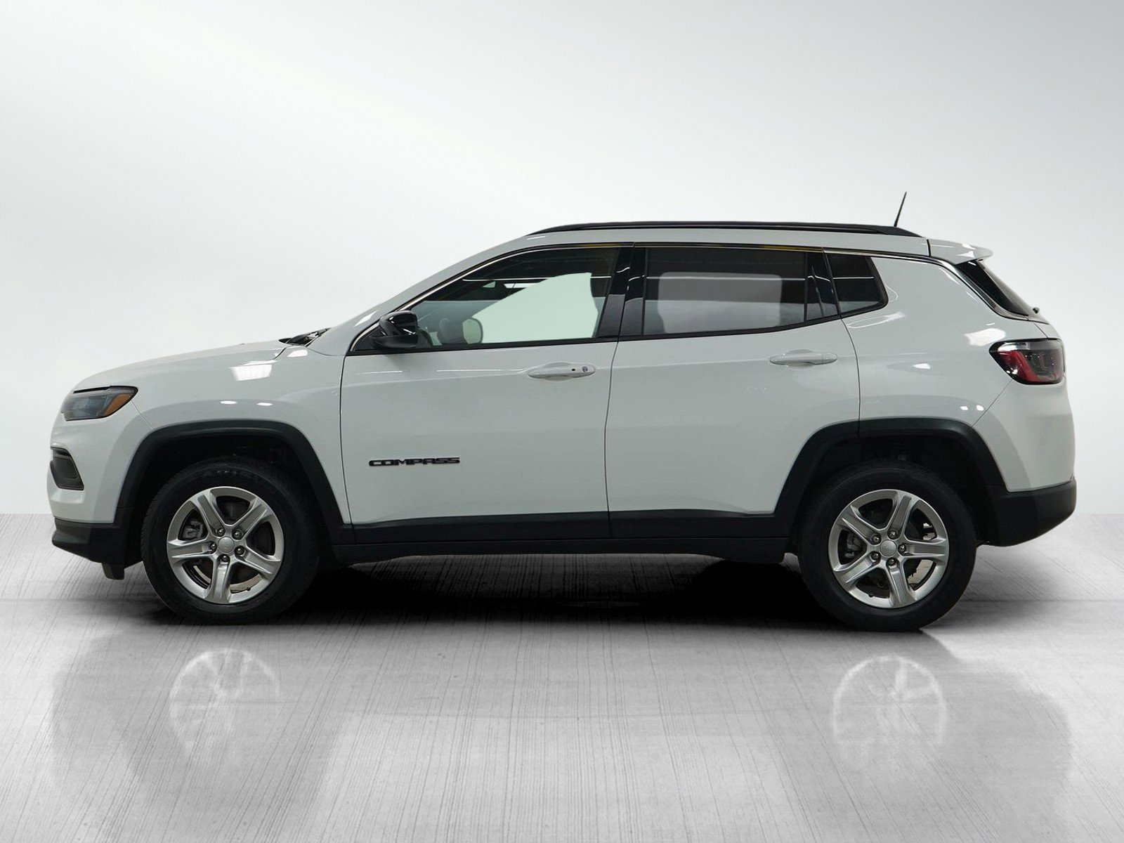 Used 2023 Jeep Compass Latitude with VIN 3C4NJDBN8PT561949 for sale in Burnsville, Minnesota