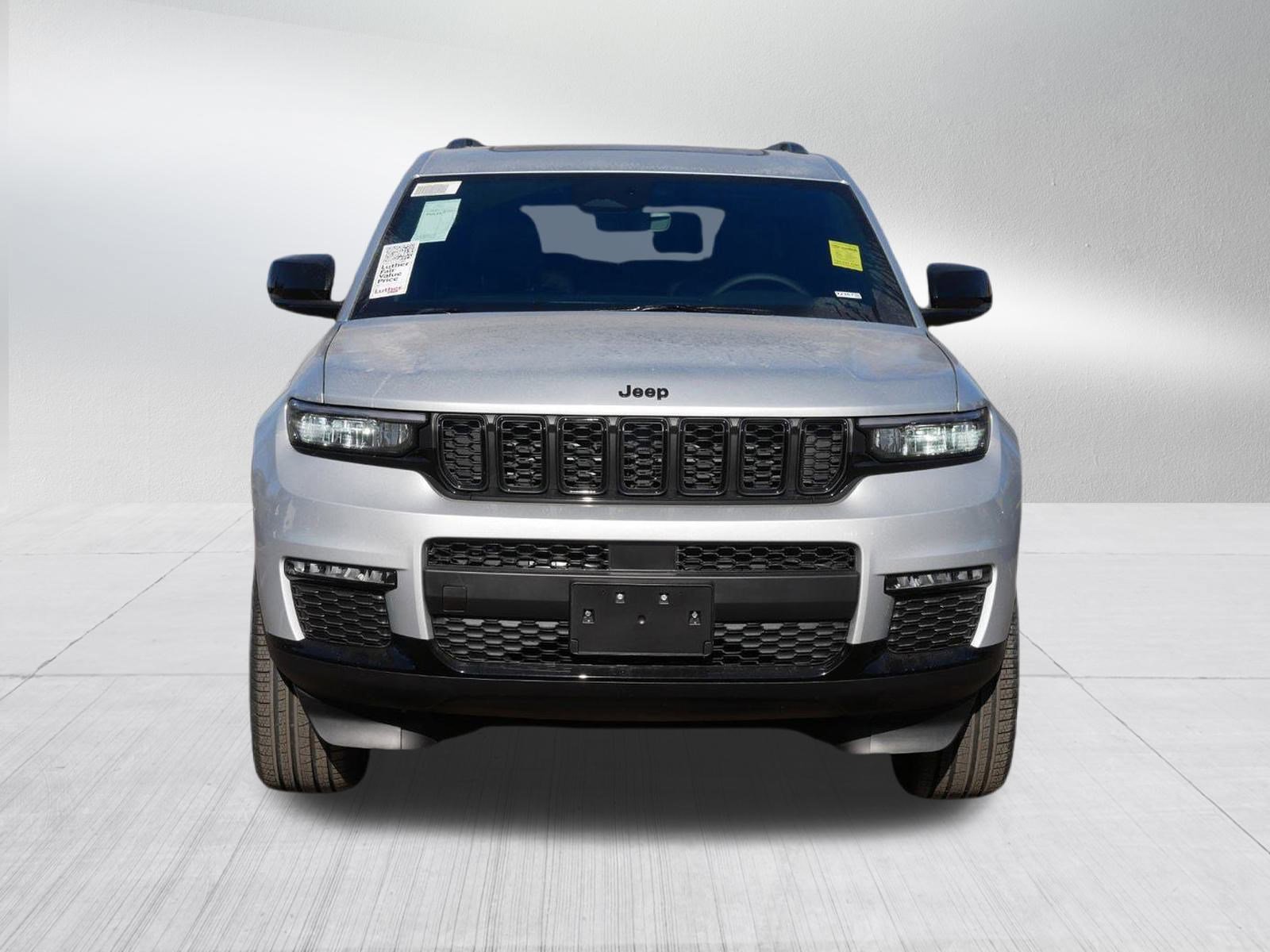 2025 Jeep Grand Cherokee Limited photo 2