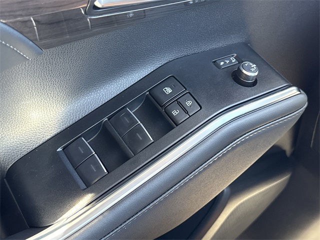 2025 Toyota Highlander Limited photo 19