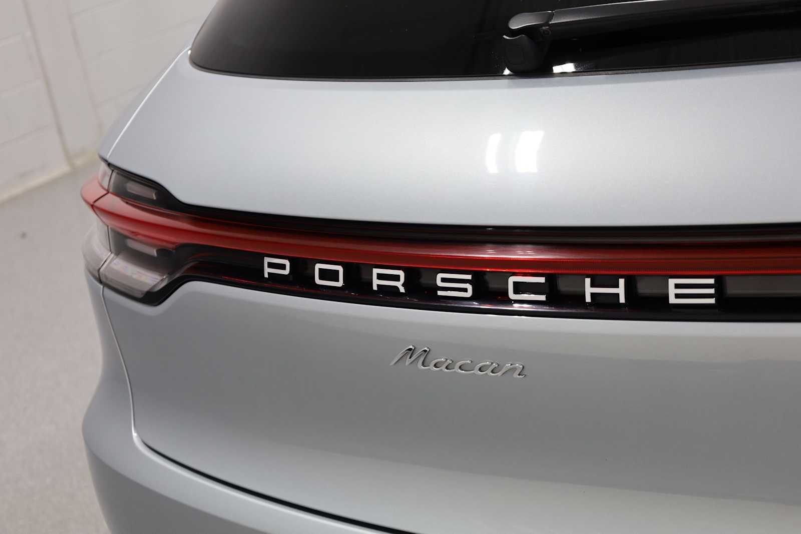 2021 Porsche Macan Base photo 8