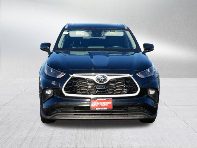Certified 2024 Toyota Highlander XLE with VIN 5TDKDRBH4RS563972 for sale in Brooklyn Center, Minnesota
