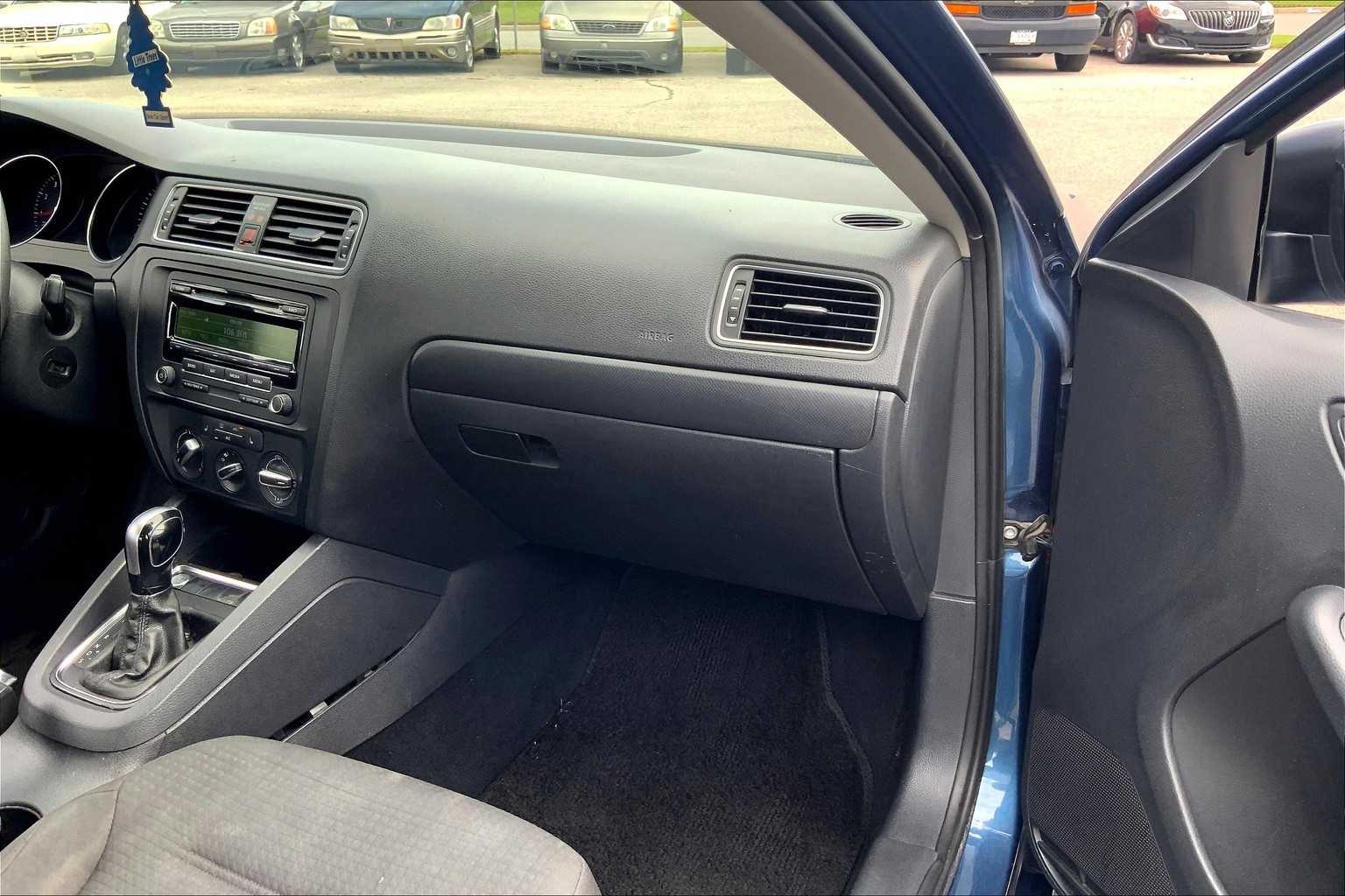 2015 Volkswagen Jetta 1.8T SE photo 16