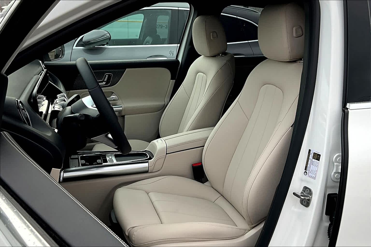 2025 Mercedes Benz GLA 250 4MATIC photo 3