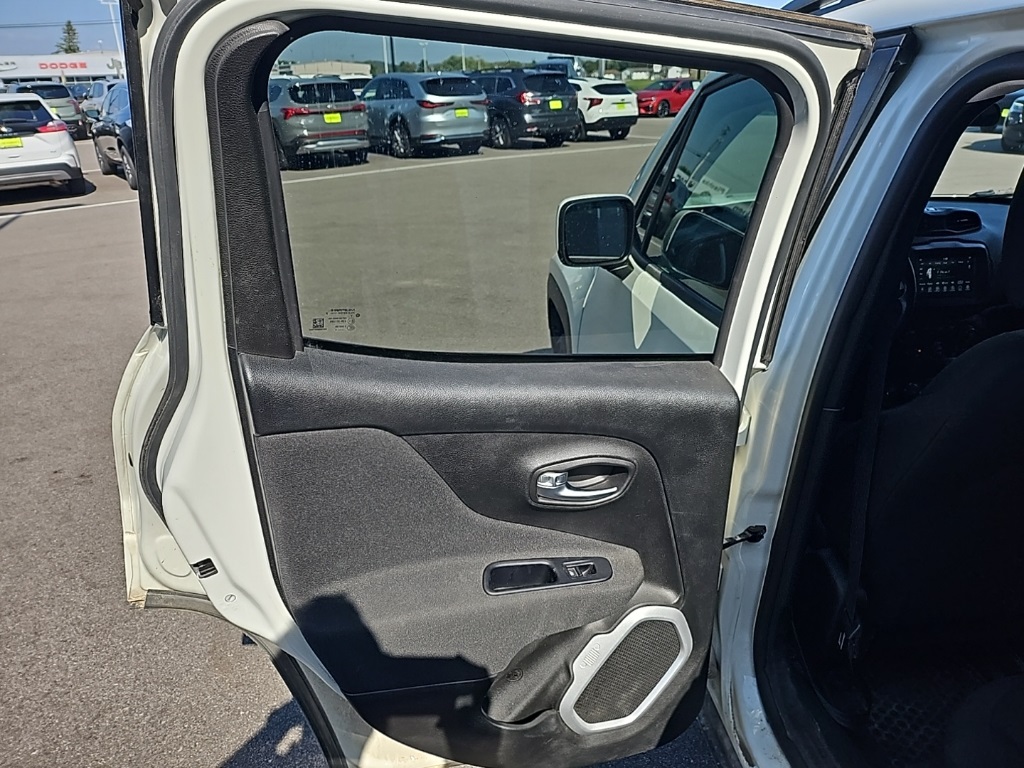2019 Jeep Renegade Latitude photo 18