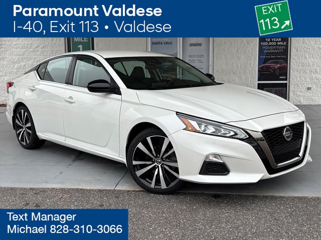 2022 Nissan Altima SR's photo