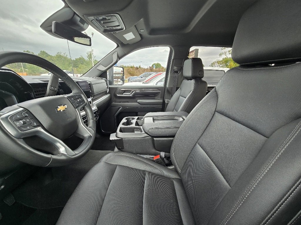 2024 Chevrolet Silverado 2500HD LTZ photo 3