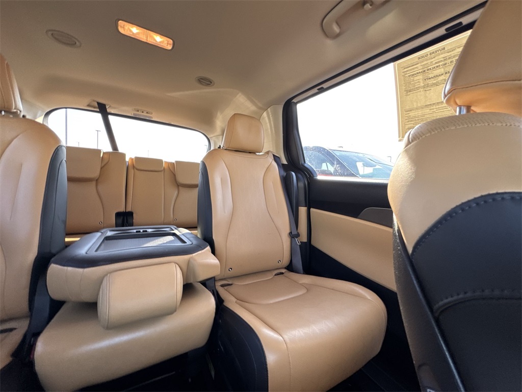 2024 Kia Carnival LX photo 14