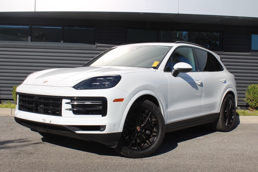 2025 Porsche Cayenne Base's photo