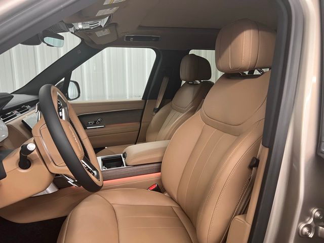 2025 Land Rover Range Rover SE photo 7