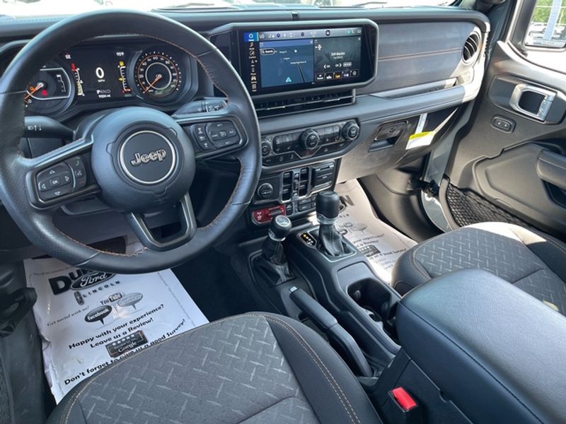 2024 Jeep Gladiator Mojave photo 8