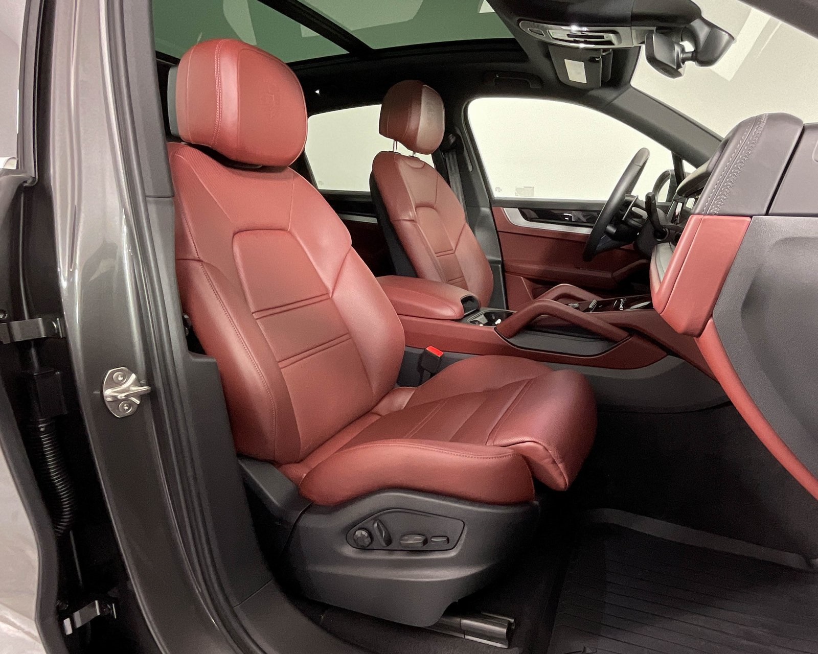 2024 Porsche Cayenne photo 22