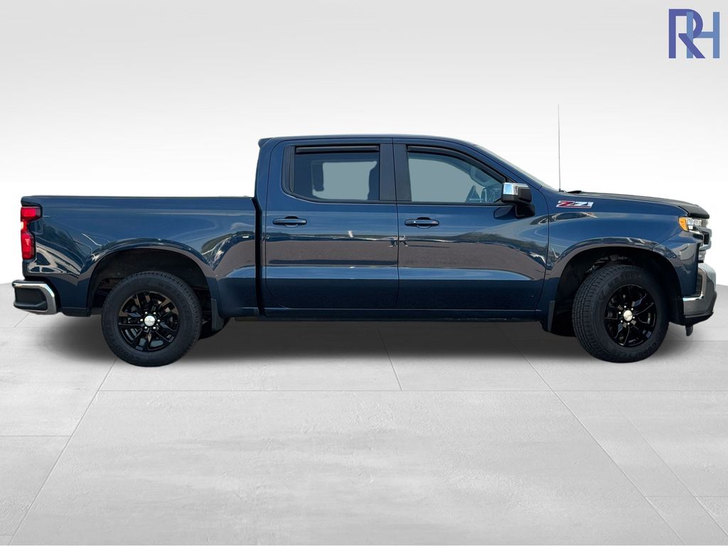 Used 2021 Chevrolet Silverado 1500 LT with VIN 1GCUYDED0MZ198772 for sale in Coon Rapids, Minnesota